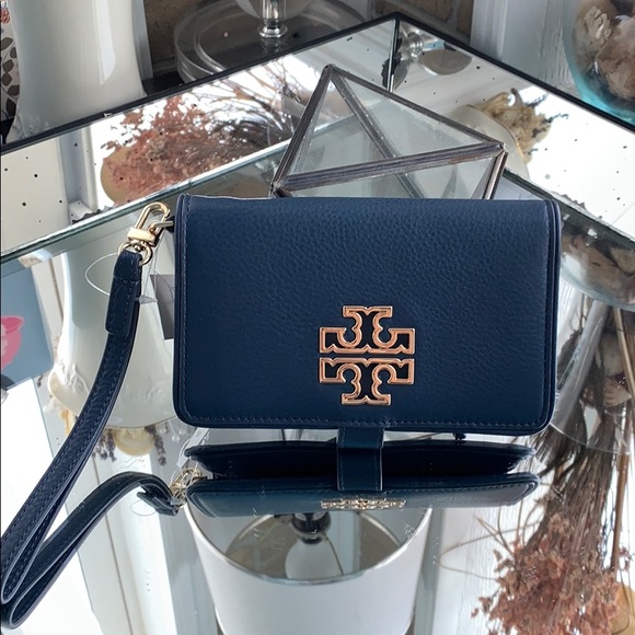 Tory Burch Handbags - Tory Burch phone wallet